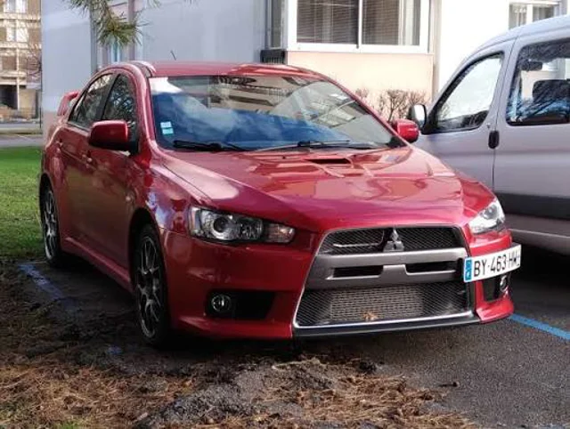لنت ترمز جلو میتسوبیشی لنسر Mitsubishi Lancer برند پارس آبی صادراتی